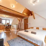 Apartment Romanticke V Podkrovi Idealne Pre Pary Alebo Rodinku-self Check Pressburg